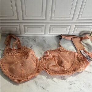 Victoria's Secret Lace Bra in Peach